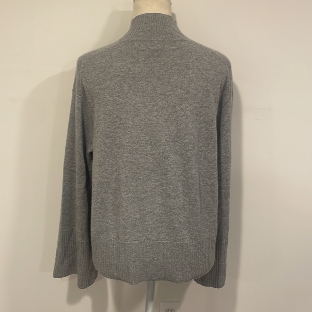 Banana Republic Cashmere Sweater sz. M EUC - Picture 9 of 11
